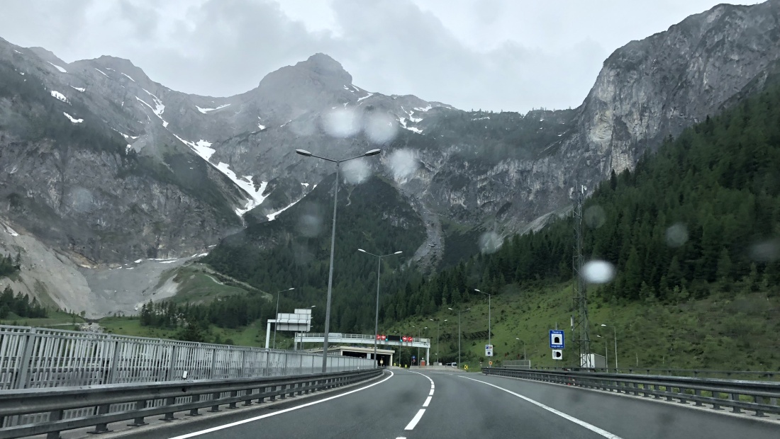 Počasí je v Alpách značně nevyzpytatelné (Táta)