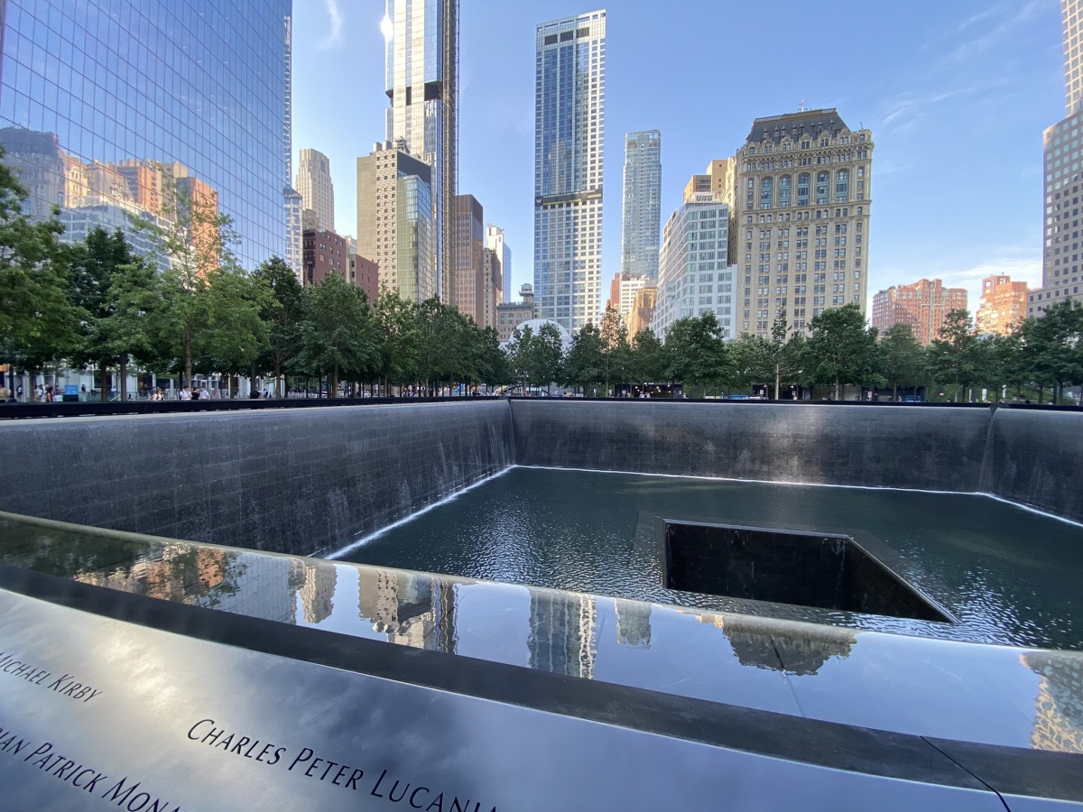 Kde stála Dvojčata WTC, je Memoriál 9/11 (Táta)