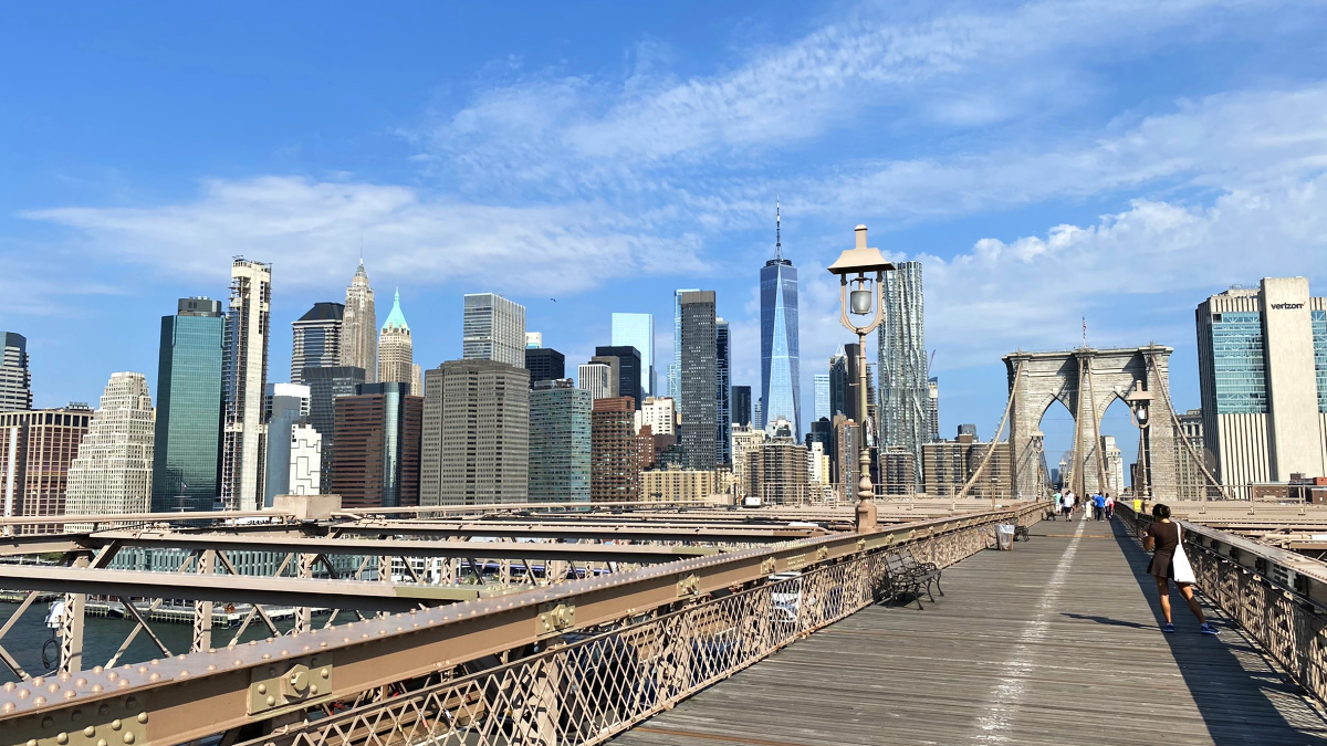 Procházka po ikonickém Brooklynském mostě (Táta)