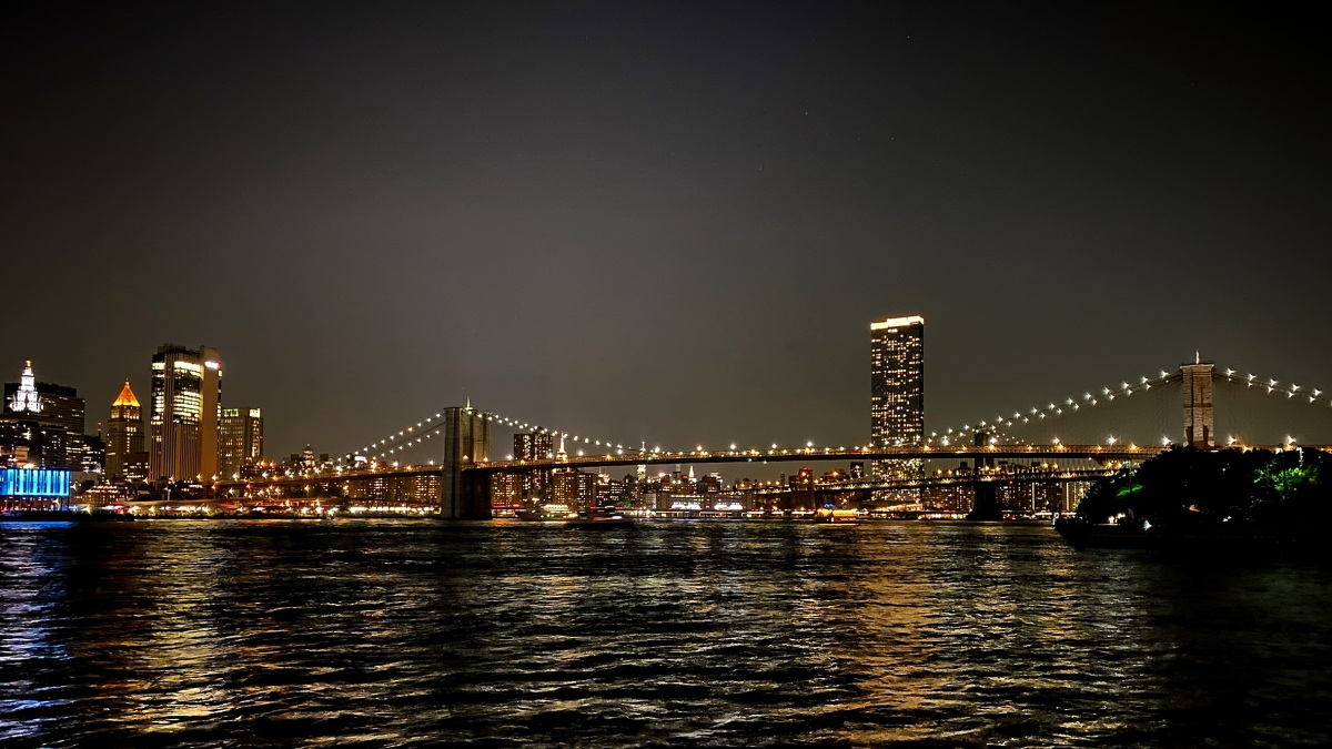 Noční vyhlídka na Brooklyn bridge (Táta)